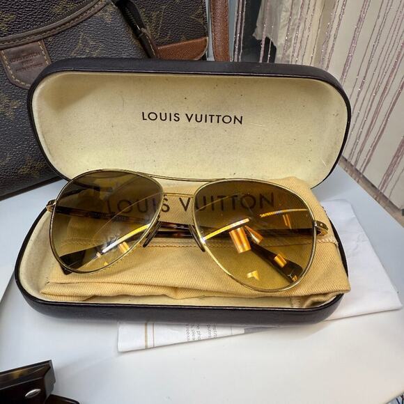 LOUIS VUITTON MONOGRAM AVIATOR SUNGLASSES - Picture 1 of 2